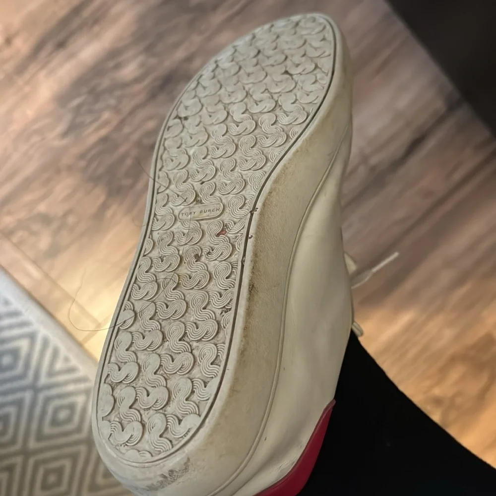 Tory Burch lace up sneaker size 9M